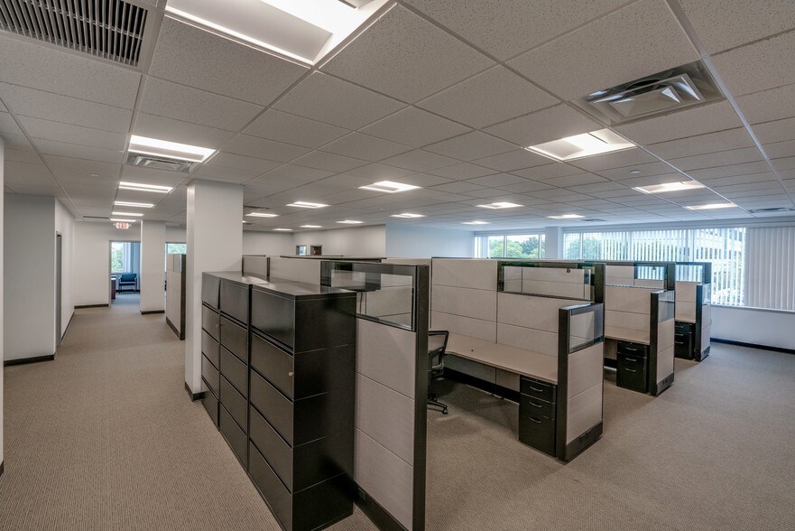 More Photos Of 8000 Brooktree Rd, Wexford Medical For Lease