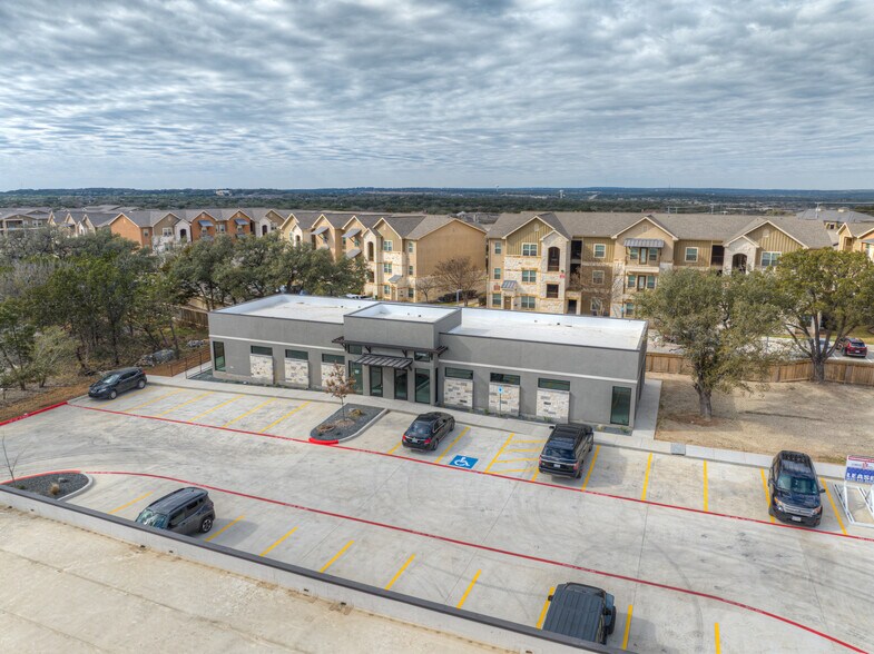 More Photos Of 3016 Independence Dr, New Braunfels Unknown For Lease