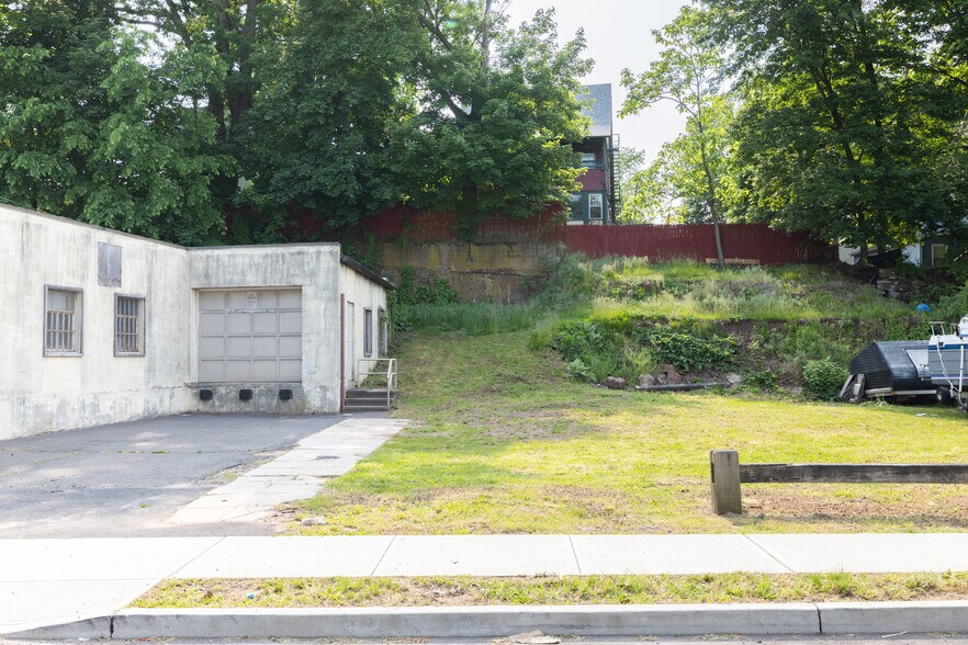 More Photos Of 141 Grove St, Meriden Manufacturing For Sale