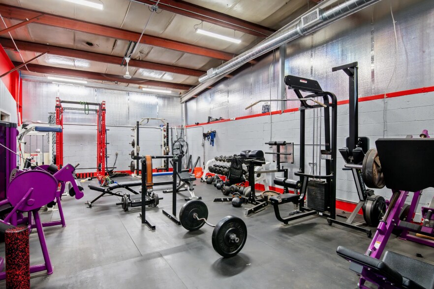 More Photos Of 2727 E Michigan Ave, Ypsilanti Warehouse For Sale