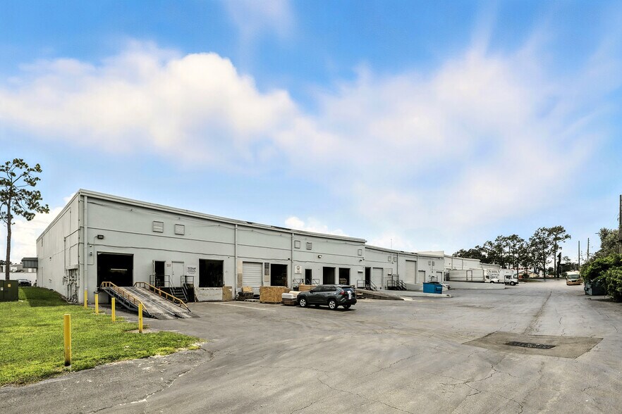 More Photos Of 701 S Kirkman Rd, Orlando Flex For Lease