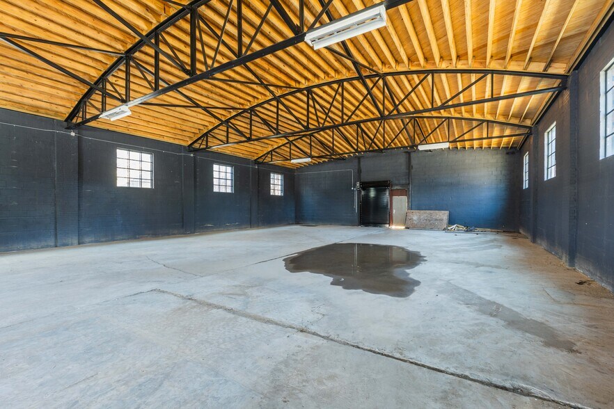 More Photos Of 740 SW Bluff St, Atlanta Warehouse For Sale