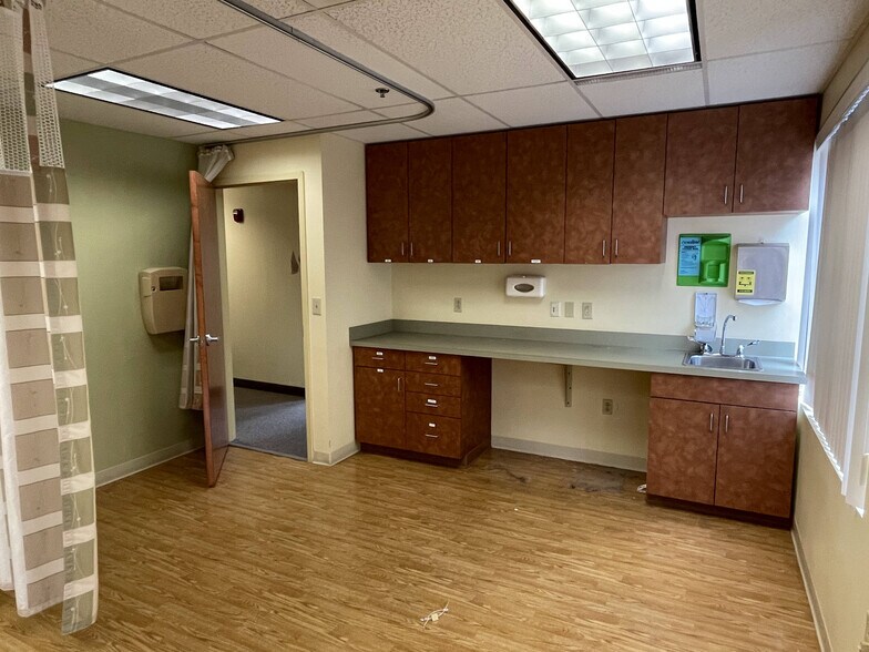 More Photos Of 303 E Royalton Rd, Broadview Heights Medical For Sale