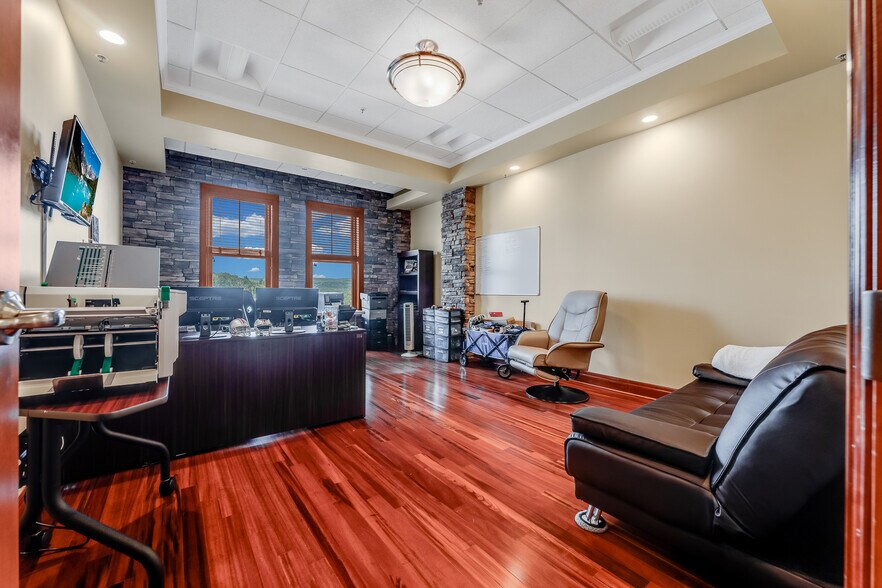 More Photos Of 6-10 Canyon Rd, Morgantown Loft Creative Space For Sale