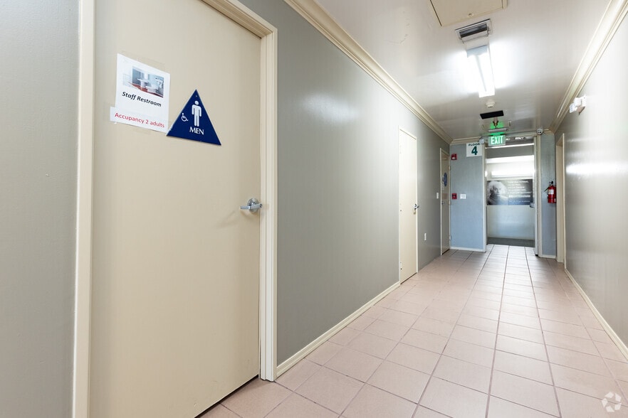 More Photos Of 1518 S Robertson Blvd, Los Angeles Schools For Lease