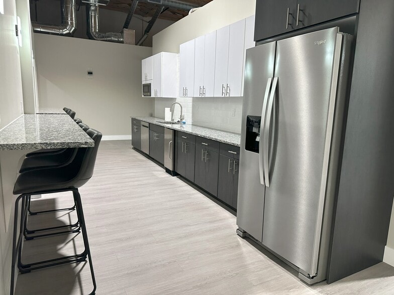 More Photos Of 314 E 5th Ave, Owasso General Retail For Lease