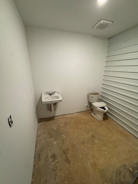 More Photos Of 100 Park Place Way, Carrollton Industrial For Sale