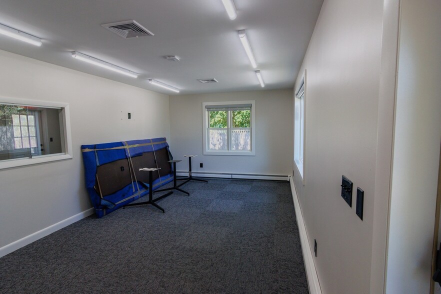 More Photos Of 114 High St, Wareham Office For Sale