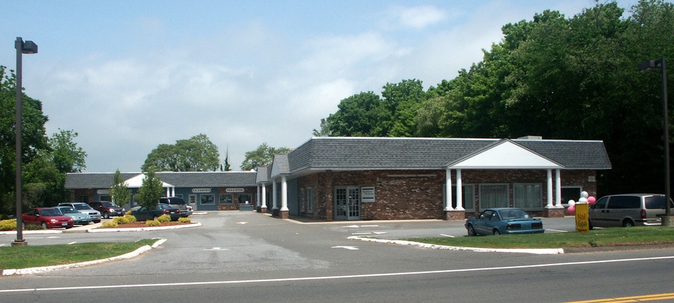 Primary Photo Of 51 Boston Post Rd, Madison Storefront For Lease