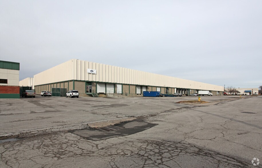More Photos Of 1502-1548 Gentry St, North Kansas City Warehouse For Lease