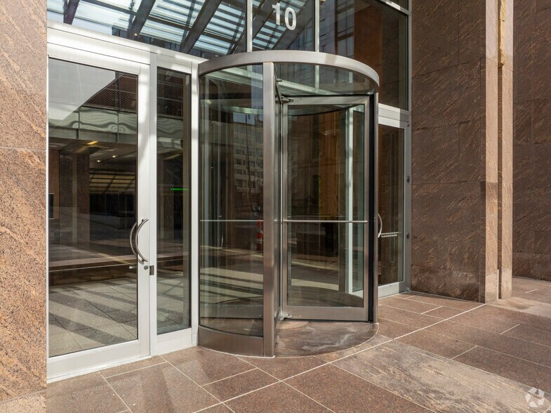 More Photos Of 10 E Doty St, Madison Office For Lease