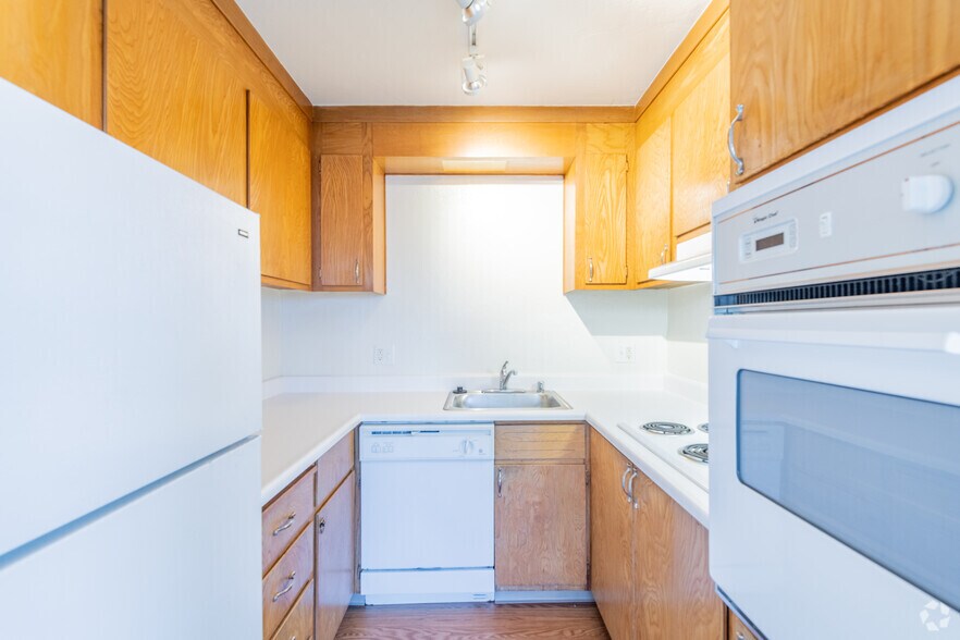 More Photos Of 2051 Shoreline Dr, Alameda Apartments For Sale