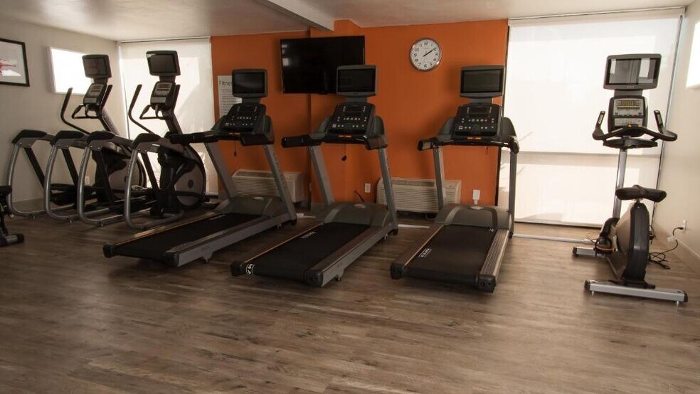 More Photos Of 701 4th St, Alexandria Hotel For Sale