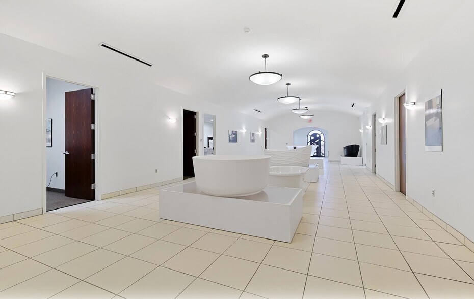 More Photos Of 820 Central Dr, Colleyville Office For Sale