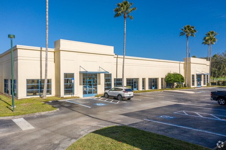More Photos Of 1120-1128 Celebration Blvd, Celebration Office For Lease