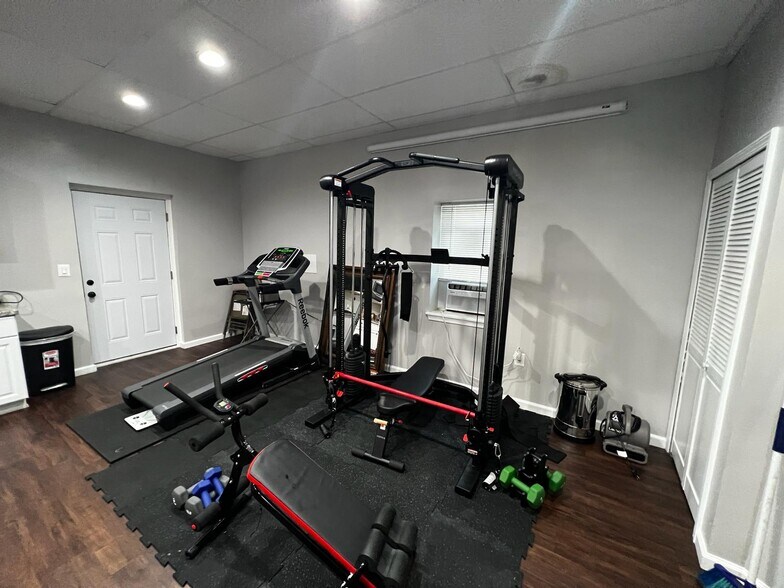 More Photos Of 2712 Sparrows Point Rd, Baltimore Light Manufacturing For Sale