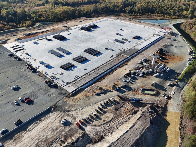 More Photos Of 211 Centreport Pky, Fredericksburg Warehouse For Lease