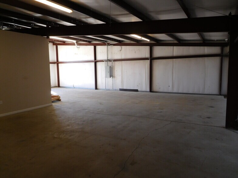 More Photos Of 2365 Monroe Dr, Gainesville Warehouse For Lease