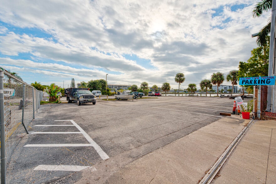 More Photos Of 400-408 W Cocoa Beach Cswy, Cocoa Beach General Retail For Sale