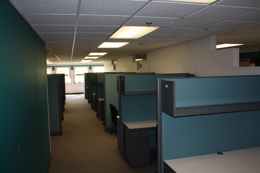 More Photos Of 301 N Broadway, De Pere Medical For Lease