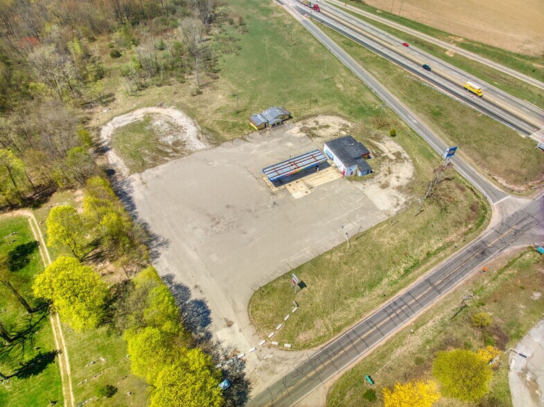 More Photos Of 2496 N Parma Rd, Parma Service Station For Sale