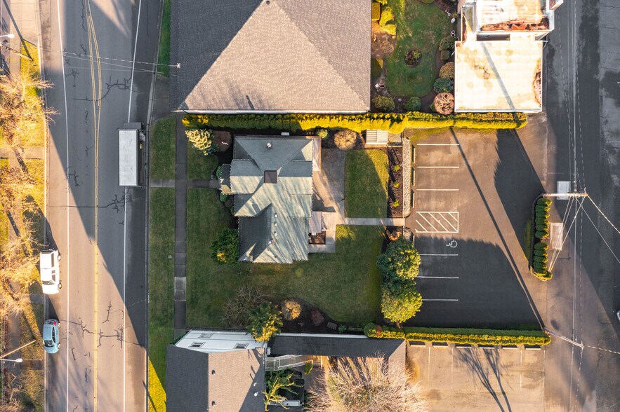 More Photos Of 709 Grover St, Lynden Office For Lease