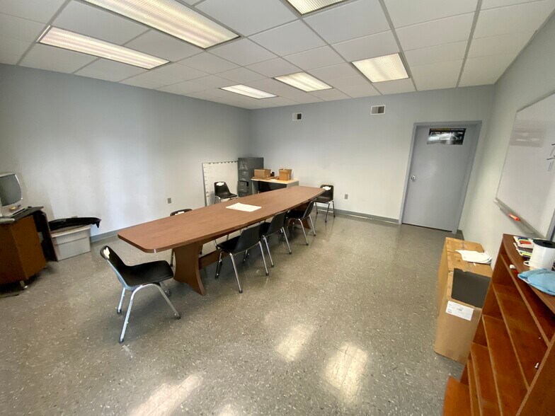 More Photos Of 1229 Country Club Mnr, Fairmont Auto Dealership For Sale