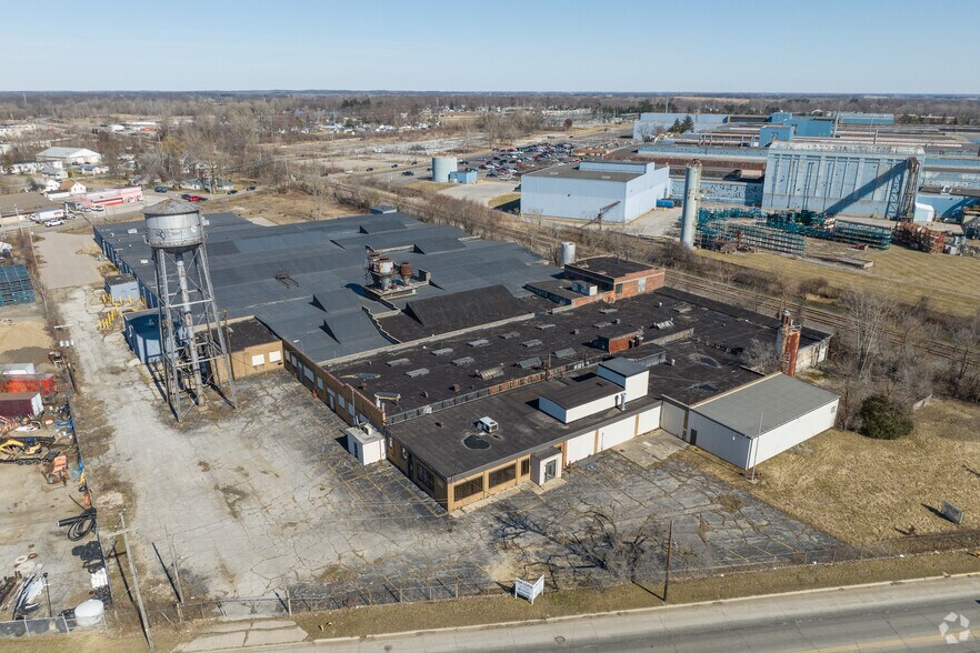 More Photos Of 1160 Treat St, Adrian Showroom For Lease