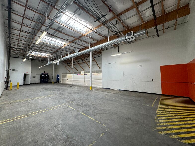 More Photos Of 716 S Boulder Hwy, Henderson General Retail For Sale