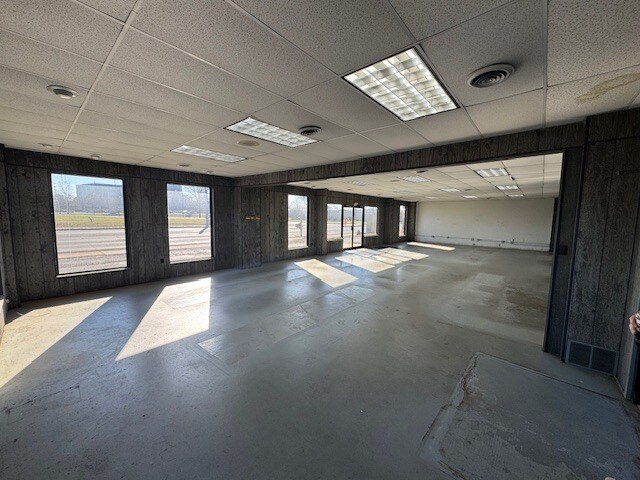 More Photos Of 2533 Russellville Rd, Bowling Green Showroom For Lease