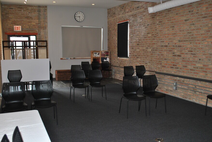 More Photos Of 1434 W Montrose Ave, Chicago Storefront For Sale