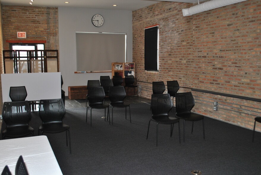 More Photos Of 1434 W Montrose Ave, Chicago Storefront For Sale