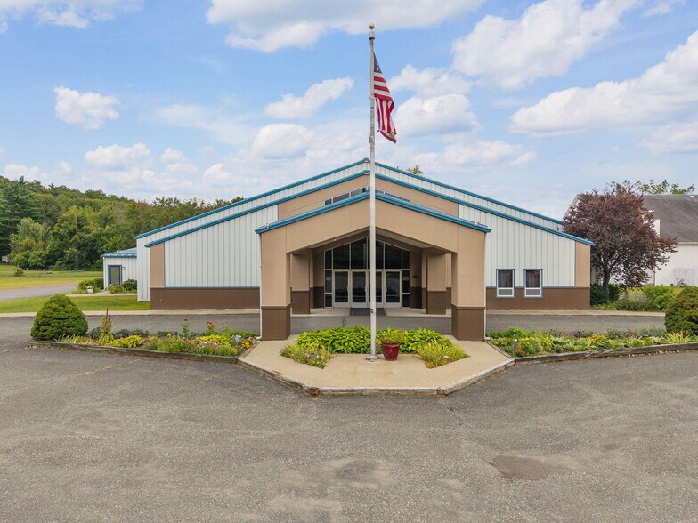 More Photos Of 1688 Us-9, Castleton On Hudson Specialty For Sale