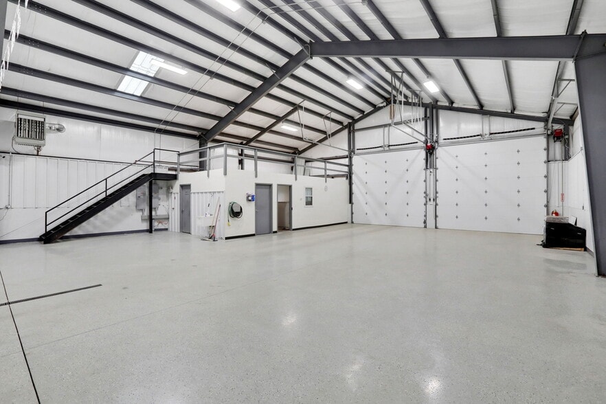 More Photos Of 269 Stone Schoolhouse Rd, Bloomingburg Warehouse For Sale
