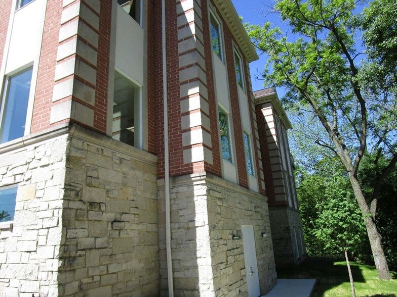 More Photos Of 1111 E Warrenville Rd, Naperville Office For Sale