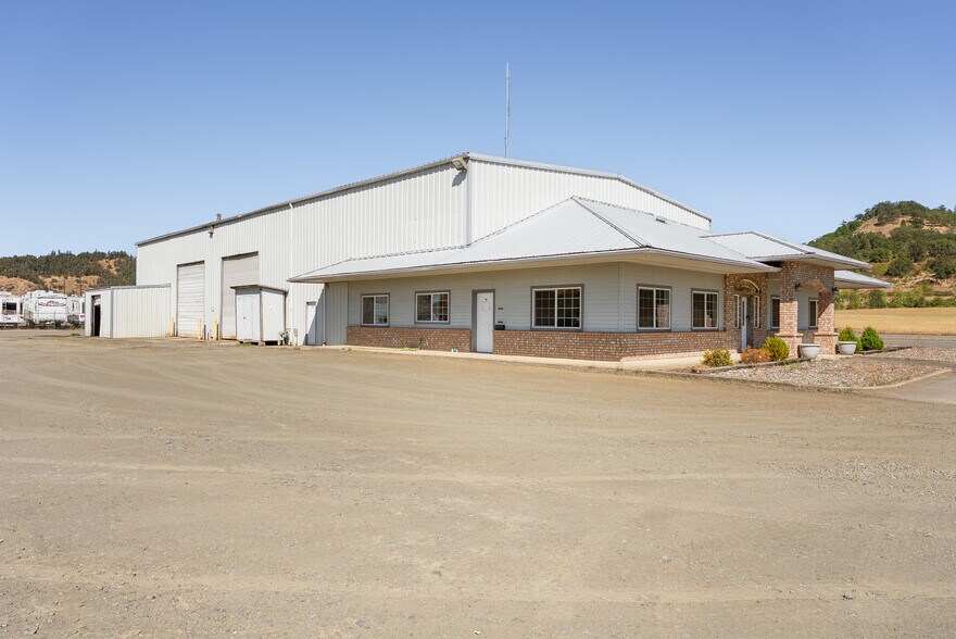More Photos Of 180 Weyerhaeuser Dr N, Roseburg Warehouse For Sale