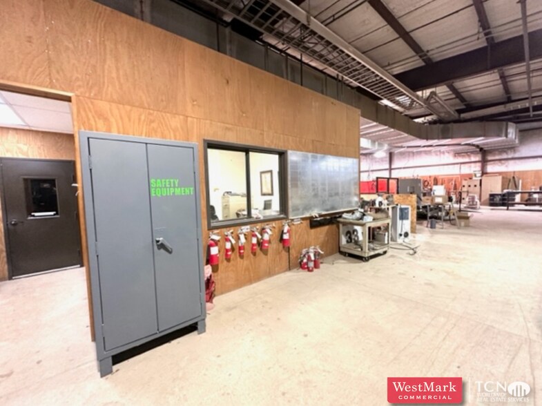 More Photos Of 2002 N Avenue N, Lubbock Manufacturing For Lease