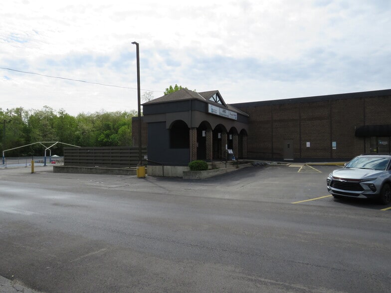 More Photos Of 1715 N Division St, Morris Unknown For Lease