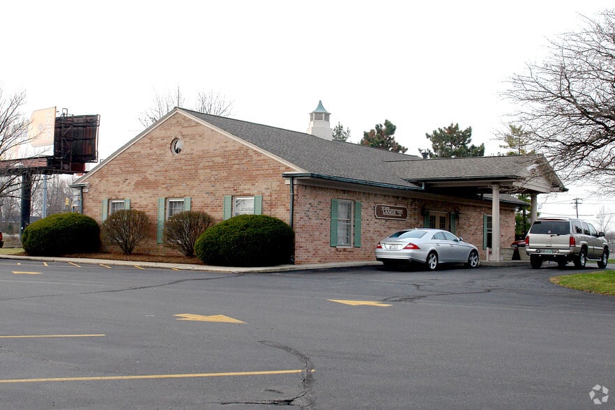 More Photos Of 5022 E 62nd St, Indianapolis Office For Sale