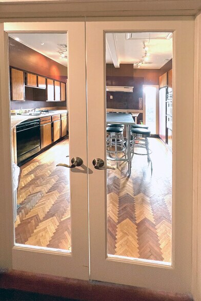 More Photos Of 2407 Waugh Dr, Houston Office Residential For Sale