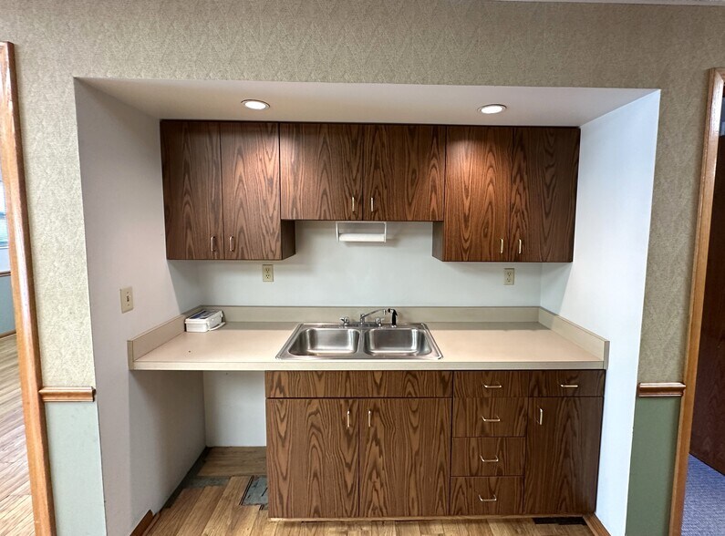 More Photos Of 460-470 Old Frankstown Rd, Monroeville Light Manufacturing For Lease