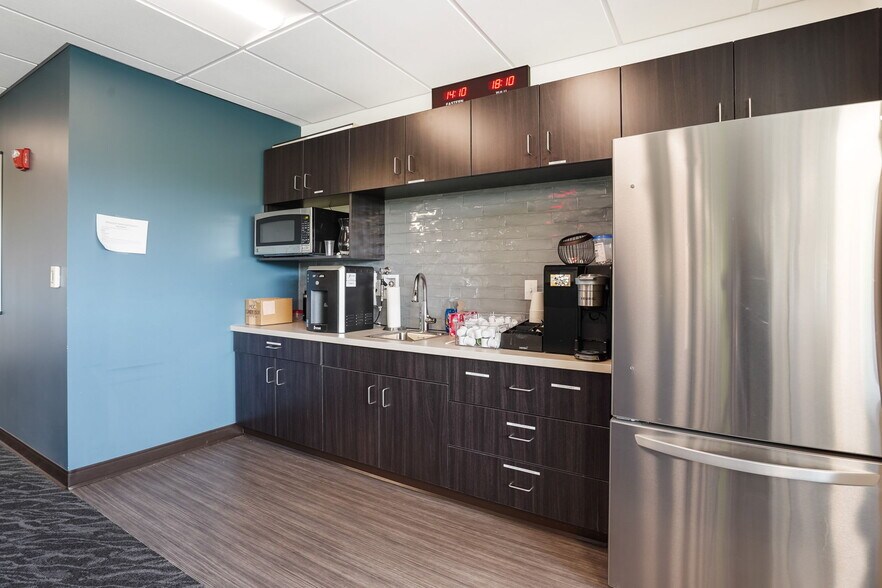 More Photos Of 350 W Wilson Bridge Rd, Worthington Medical For Lease