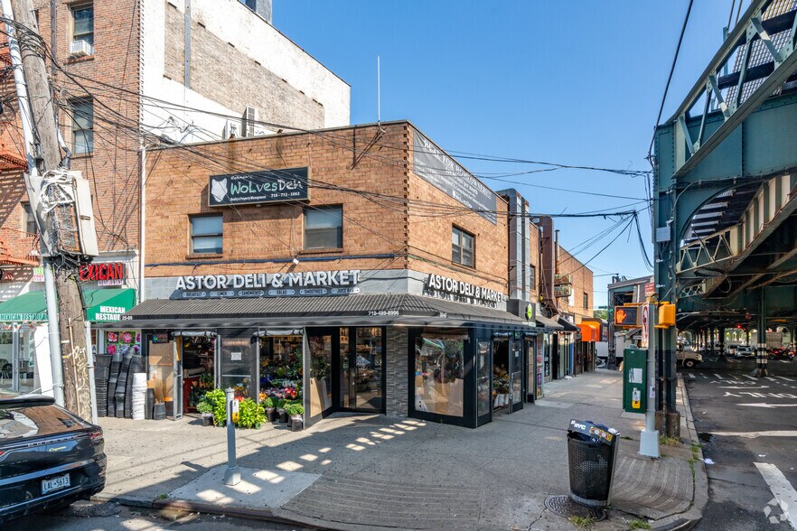 Primary Photo Of 25-02-25-08 31st St, Astoria Storefront Retail Office For Lease