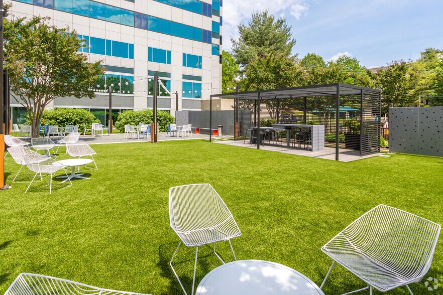 More Photos Of 1919 Gallows Rd, Vienna Office For Lease