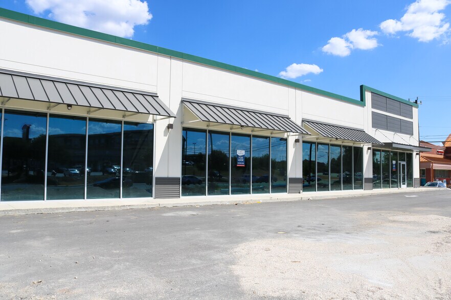 More Photos Of 8622 Huebner Rd, San Antonio Storefront For Lease