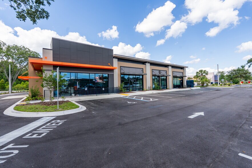 More Photos Of 8730 Baymeadows Rd, Jacksonville Storefront For Lease