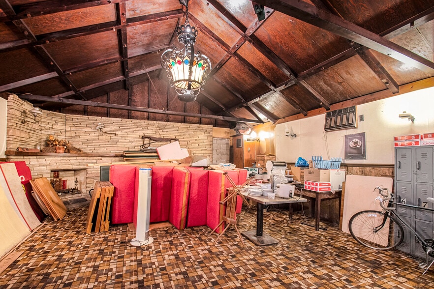 More Photos Of 108 E Ferry St, Berrien Springs Flex For Sale