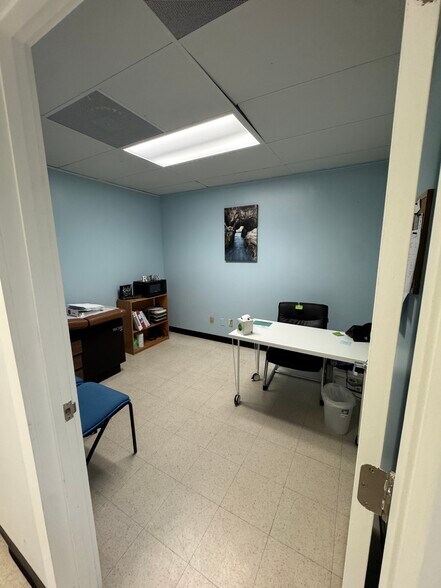 More Photos Of 1539 Parental Home Rd, Jacksonville Medical For Lease