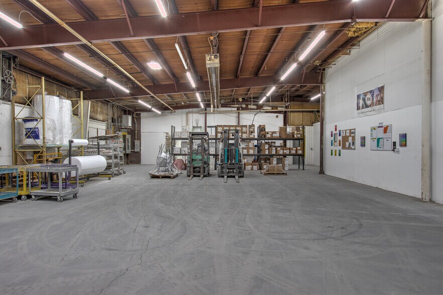 More Photos Of 106 Dunn Ave N, Hinckley Industrial For Lease