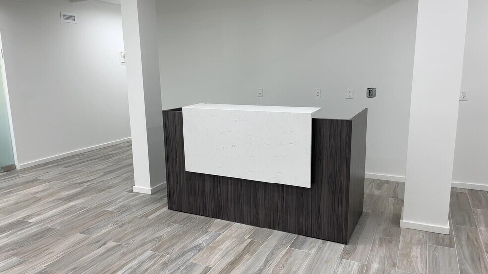 More Photos Of 39 NE 1st Ave, Miami Storefront Retail Office For Lease